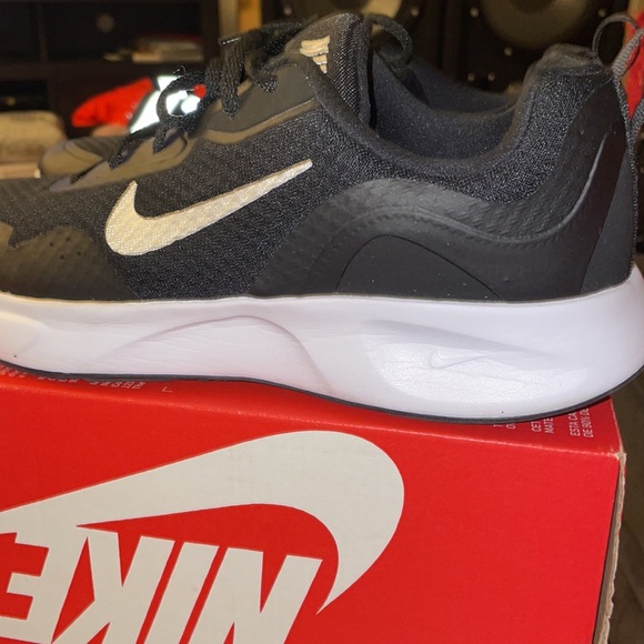 Nike shoes - Picture 5 of 8